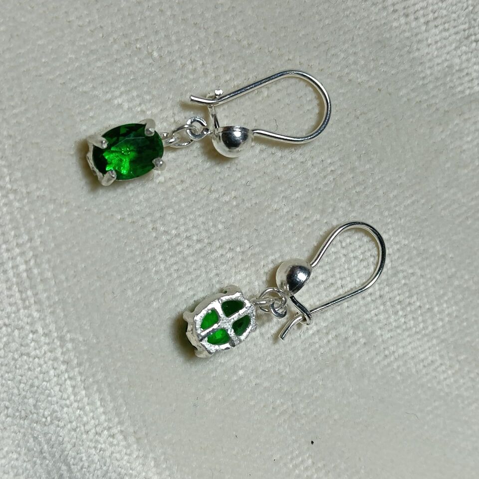 YEŞİL ZİRKON TAŞLI EL YAPIMI GÜMÜŞ KÜPE