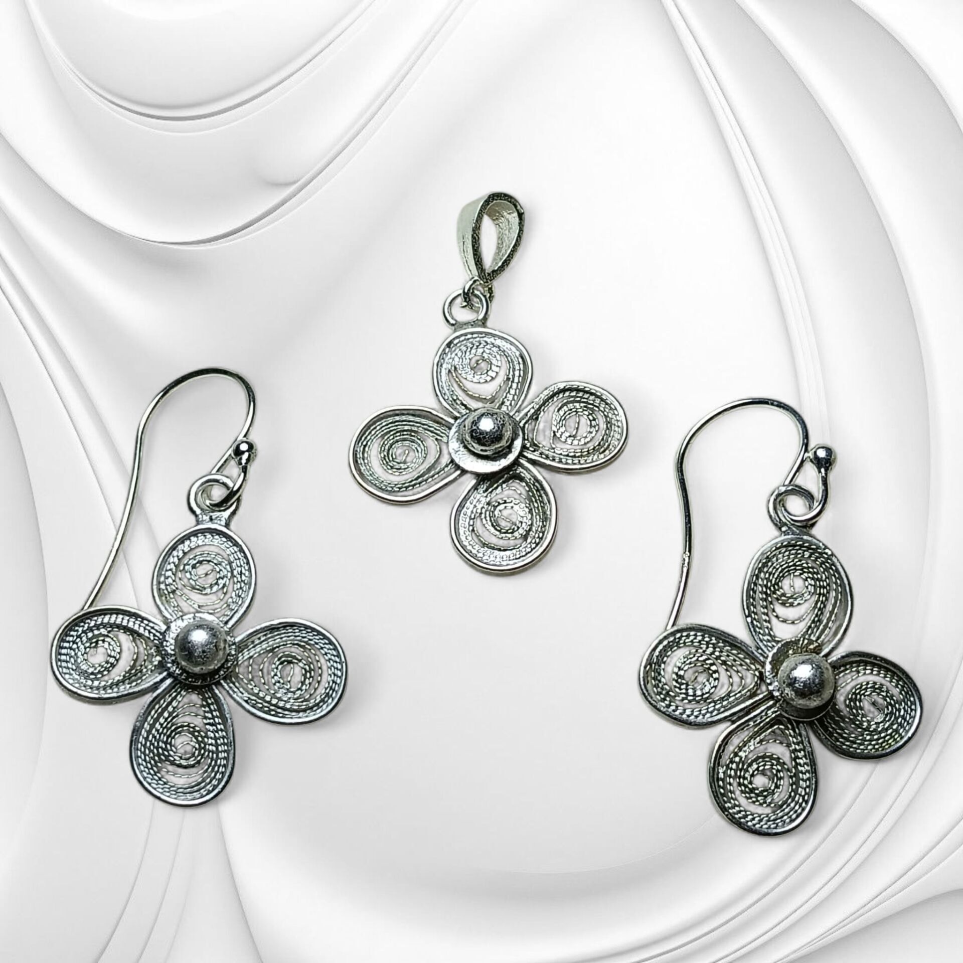 TELKARİ ÇİÇEK KÜPELER VE KOLYE UCU TAKIM