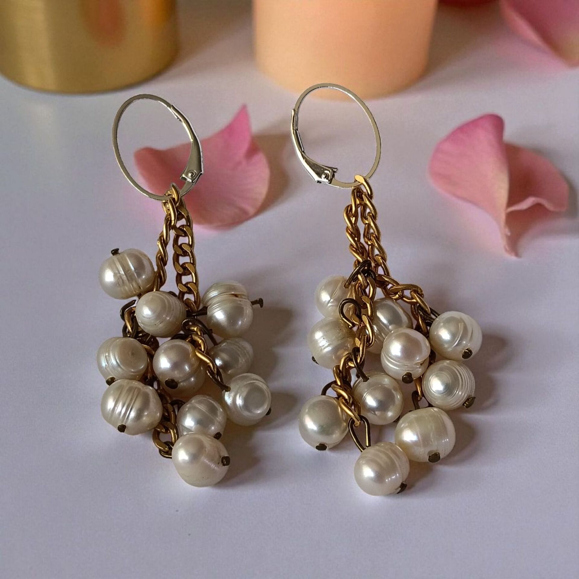 İnci Sallantılı Pirinç Zincirli Gümüş Küpeler