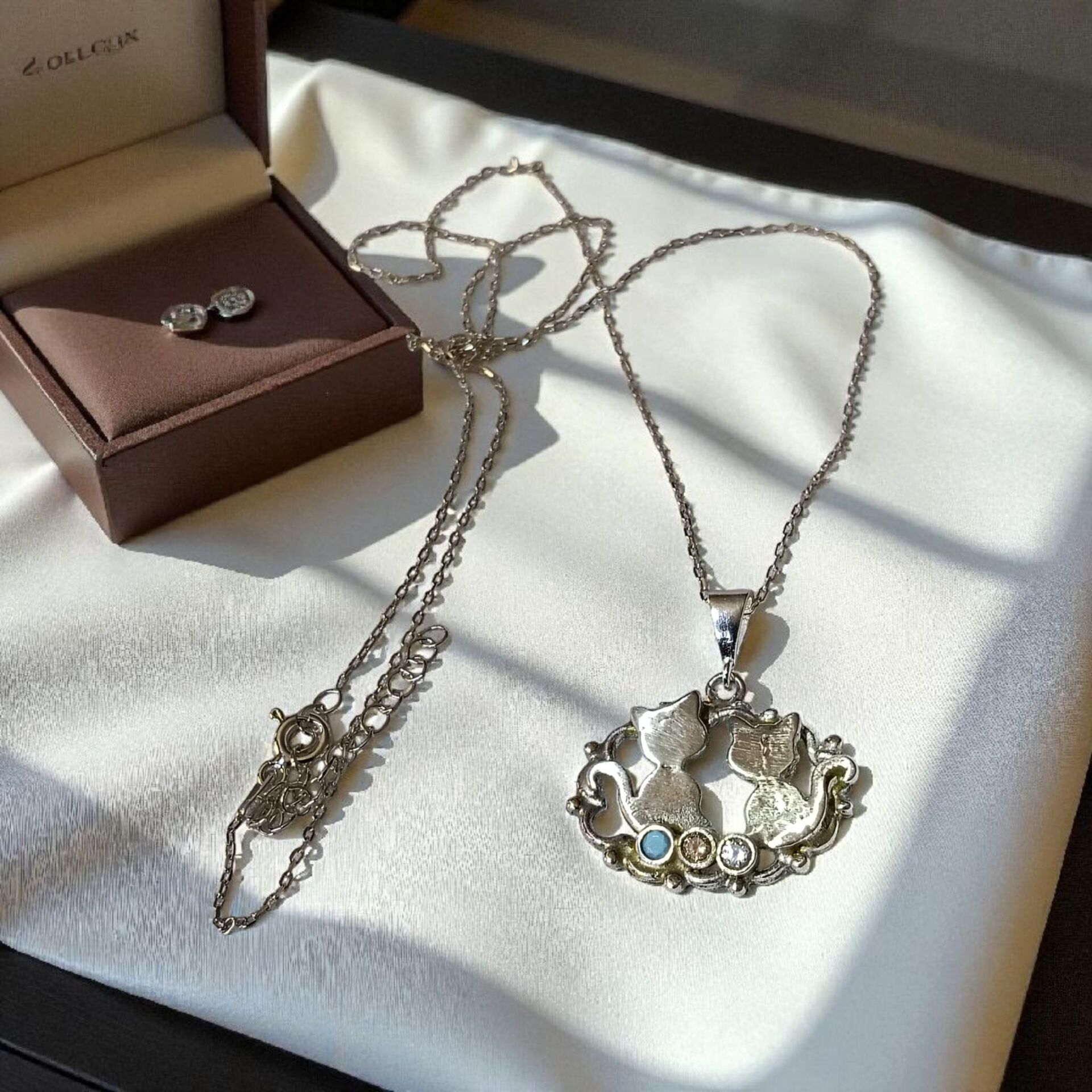 Kedili Gümüş El Yapımı Kolye ve Zinciri