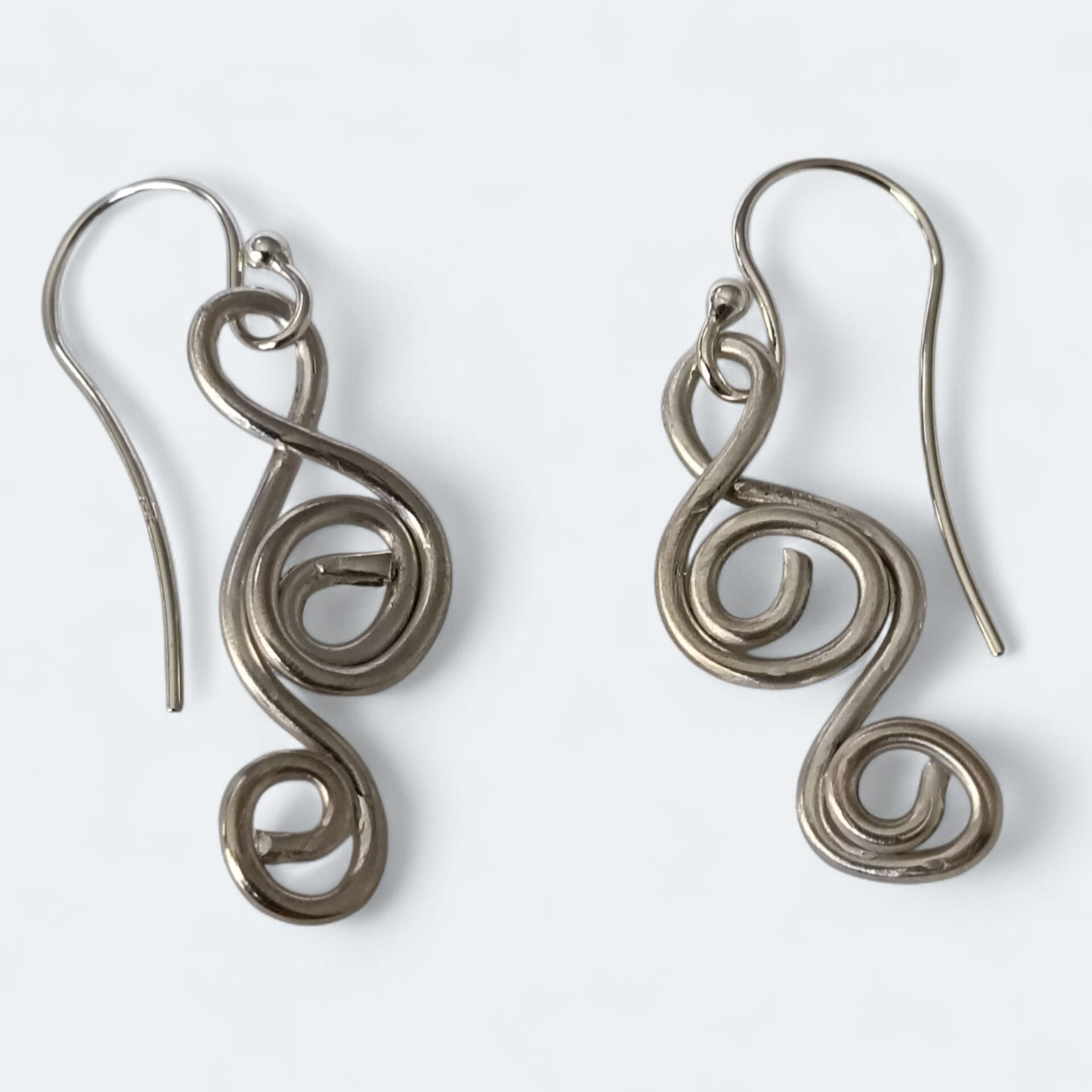 Helezon Gümüş El Yapımı Küpeler