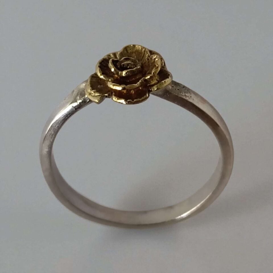 Gül Figürlü Gümüş El Yapımı Yüzük