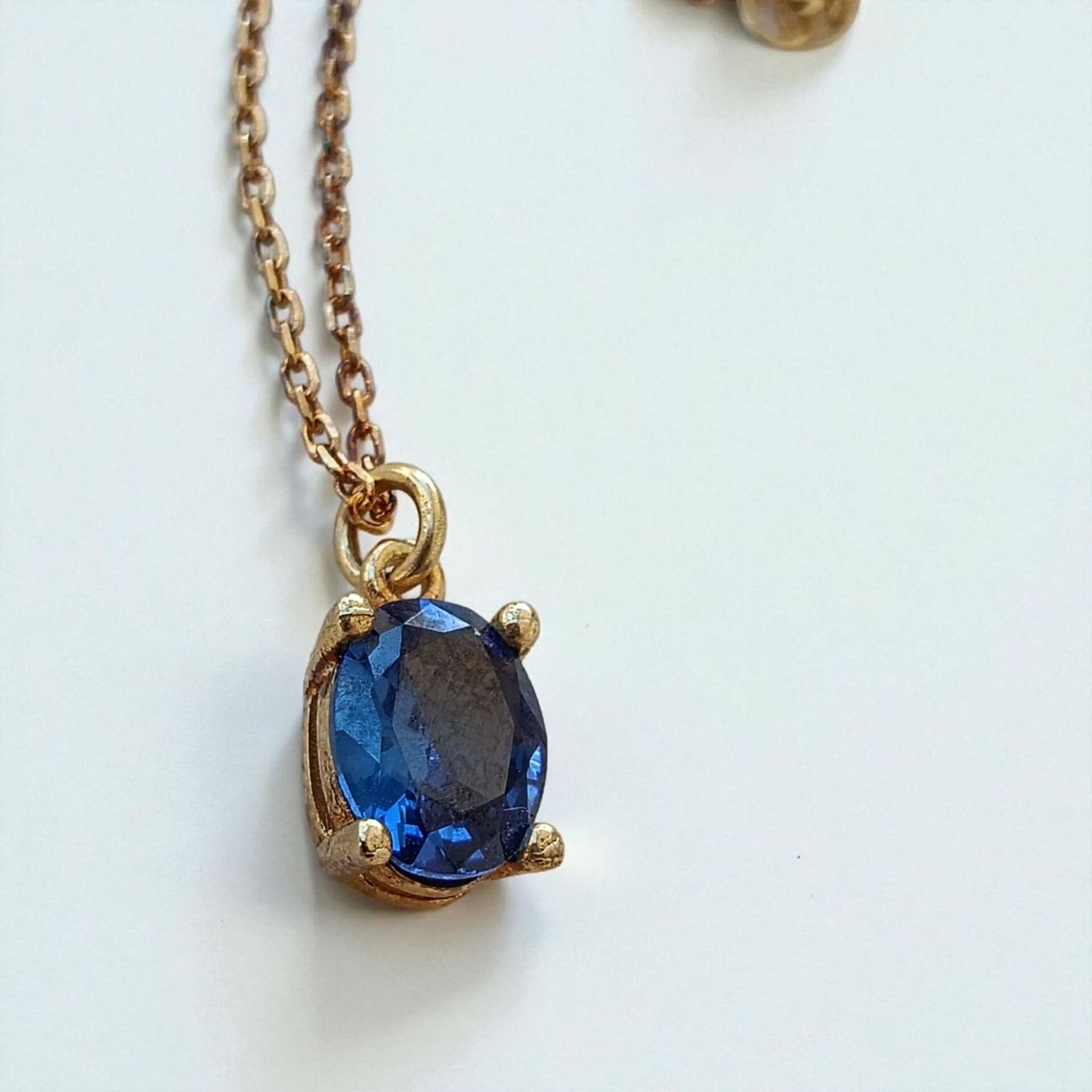 Lacivert Zirkon Taşlı Pirinç Kolye Ucu ve 925 Ayar Gümüş Üzerine Altın Kaplama Zincir