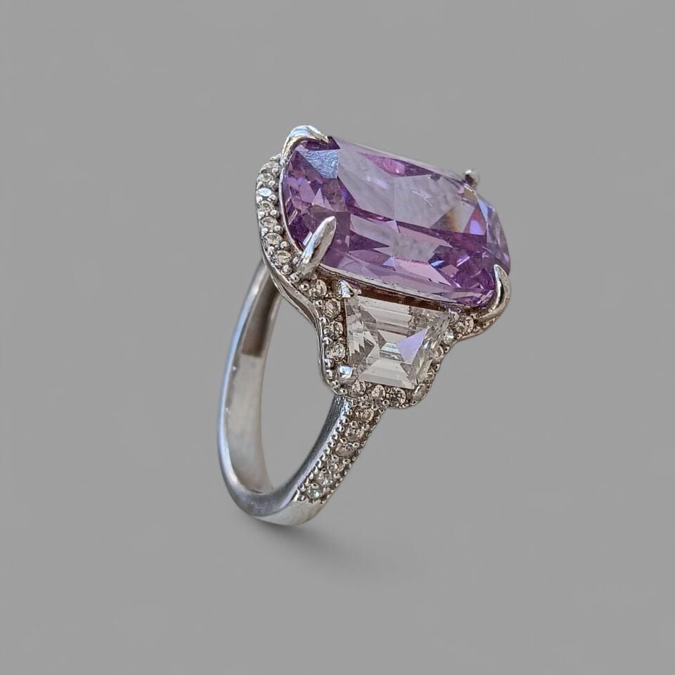 Mor ve Şeffaf Beyaz Renkli Zirkon Taşlı 925 Ayar Gümüş Yüzük