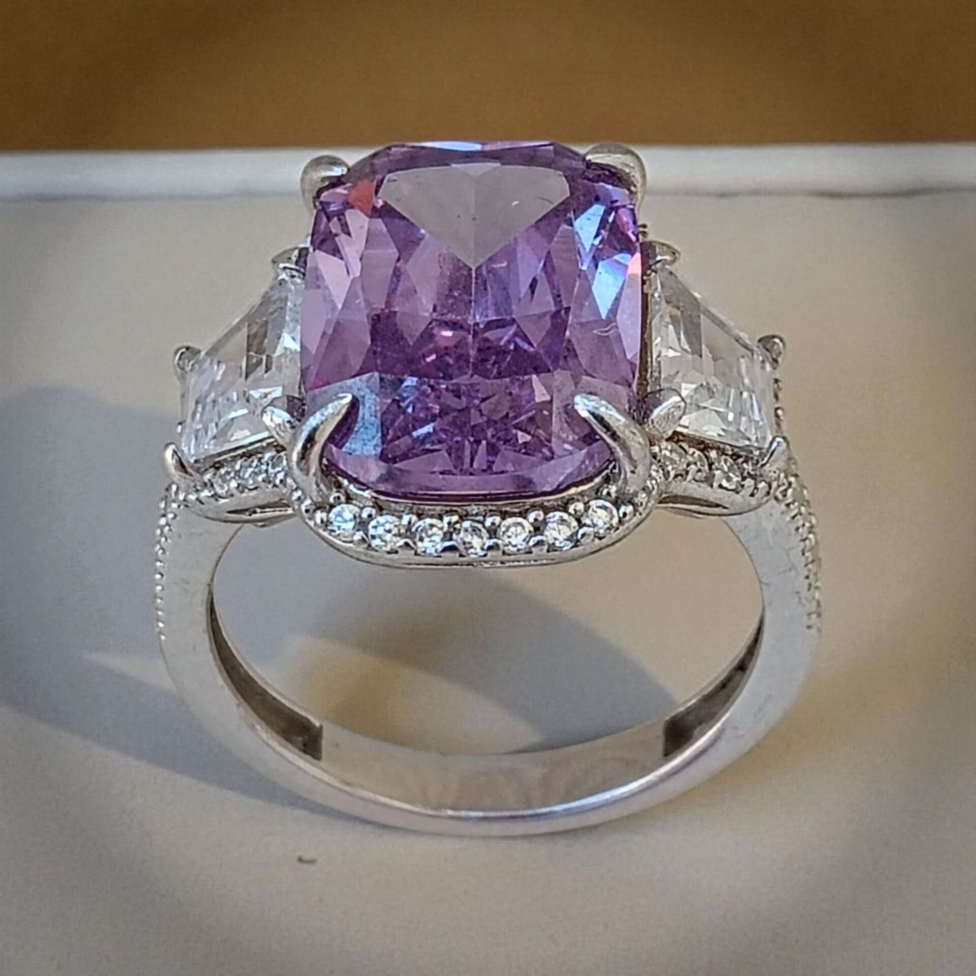 Mor ve Şeffaf Beyaz Renkli Zirkon Taşlı 925 Ayar Gümüş Yüzük