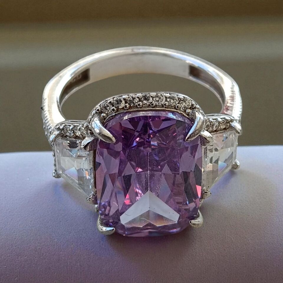 Mor ve Şeffaf Beyaz Renkli Zirkon Taşlı 925 Ayar Gümüş Yüzük