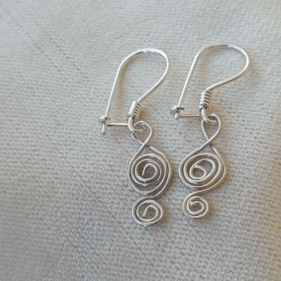 Helezon Gümüş Sallantılı El Yapımı Küpeler