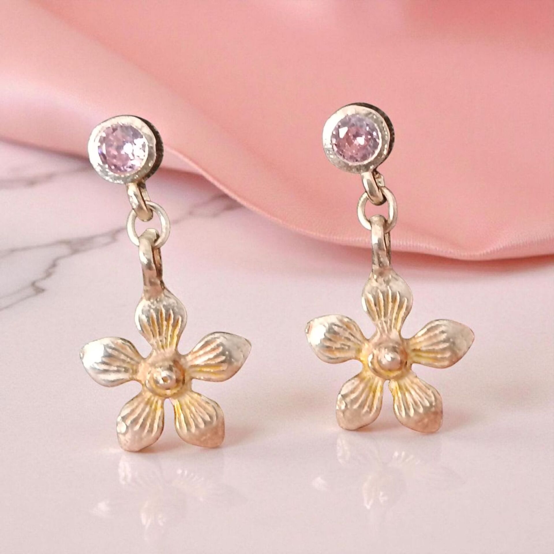 Çiçek Gümüş Pembe Zirkon Taşlı El Yapımı Küpeler