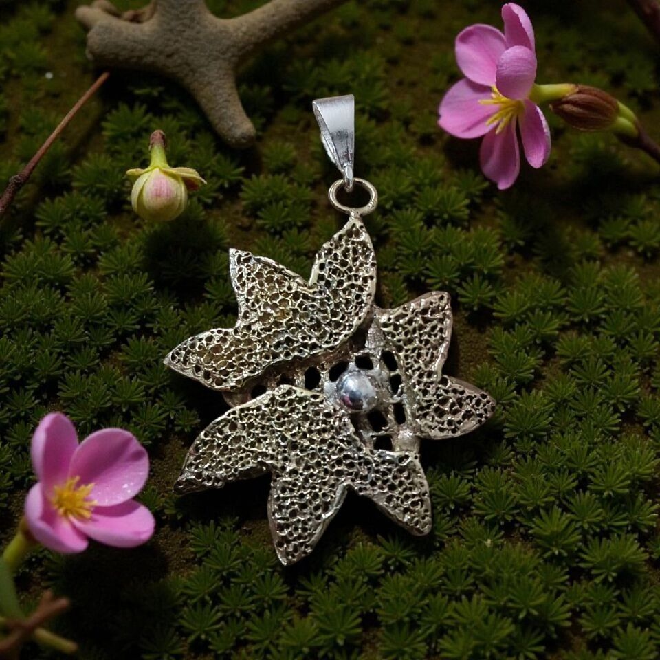 Ayçiçeği Pirinç Metali Gümüş Geçiş ve Gümüş Top Ayrıntılı Kolye Ucu