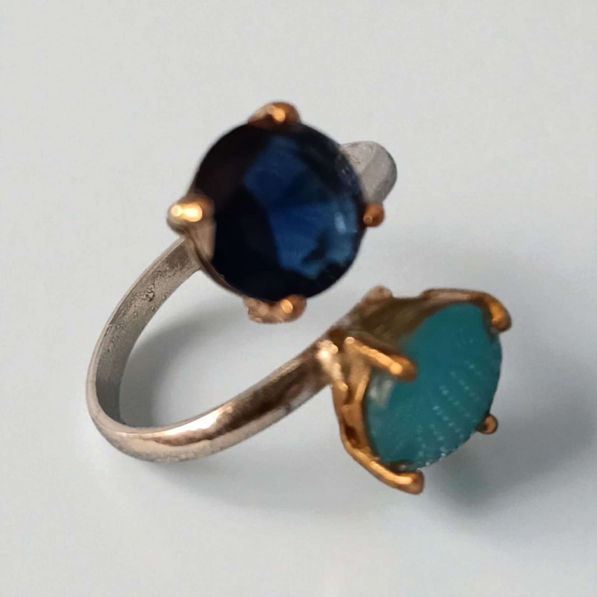 Zirkon İkili Renk Tek Taşlı El Yapımı Gümüş Yüzük