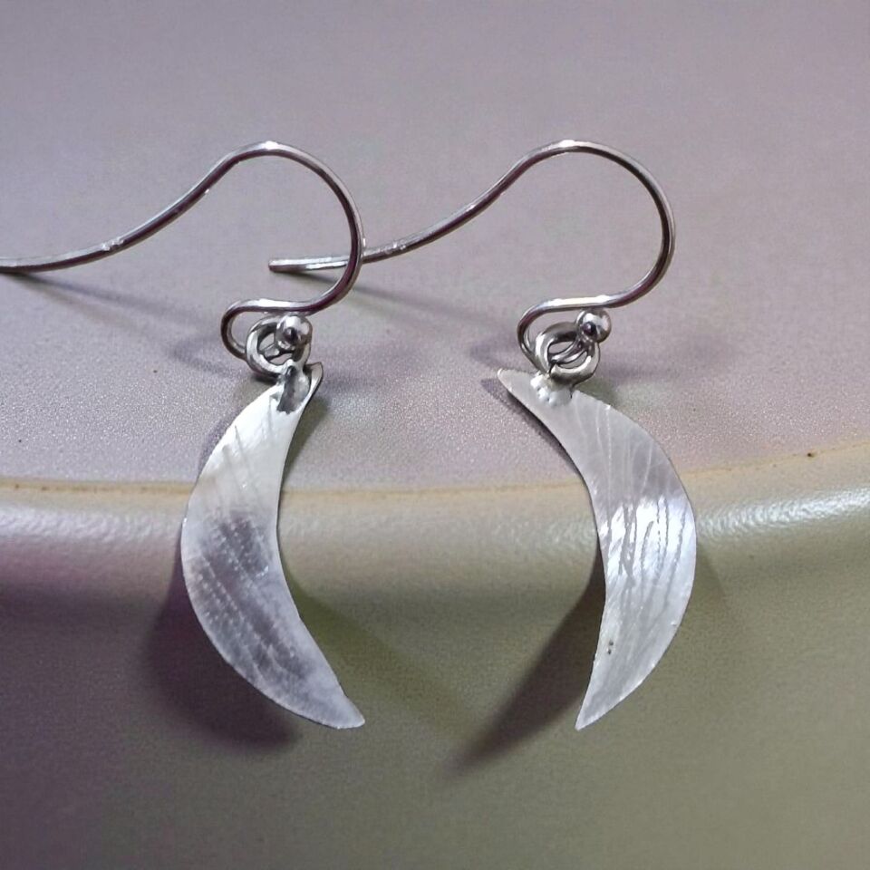 El Yapımı Gümüş Plaka Kesi Ay Küpeler