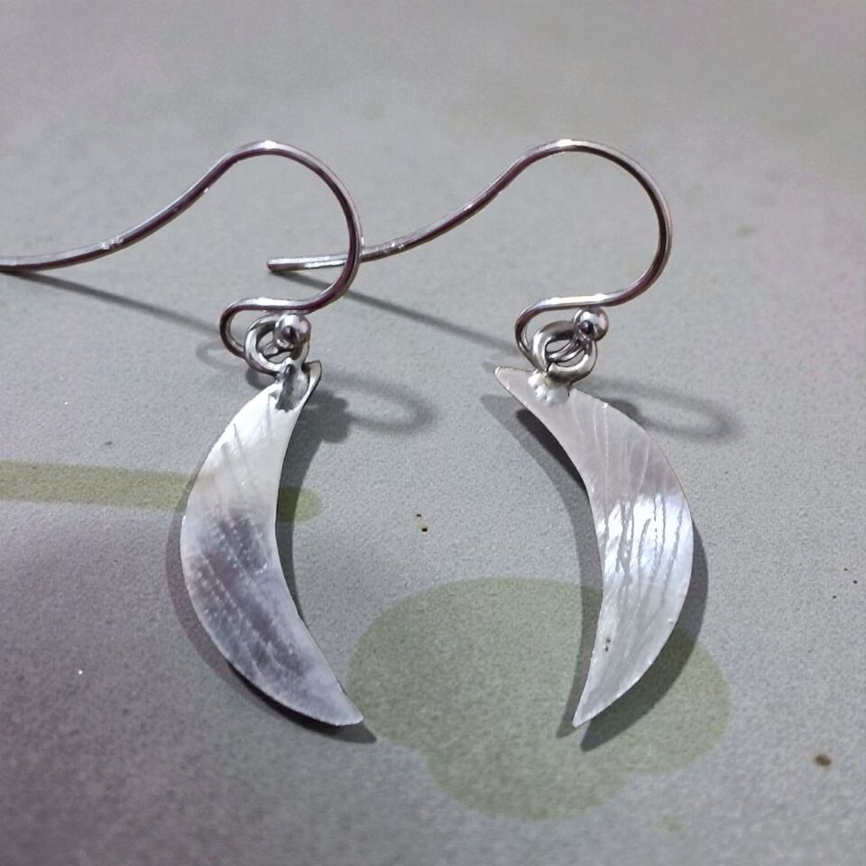 El Yapımı Gümüş Plaka Kesi Ay Küpeler