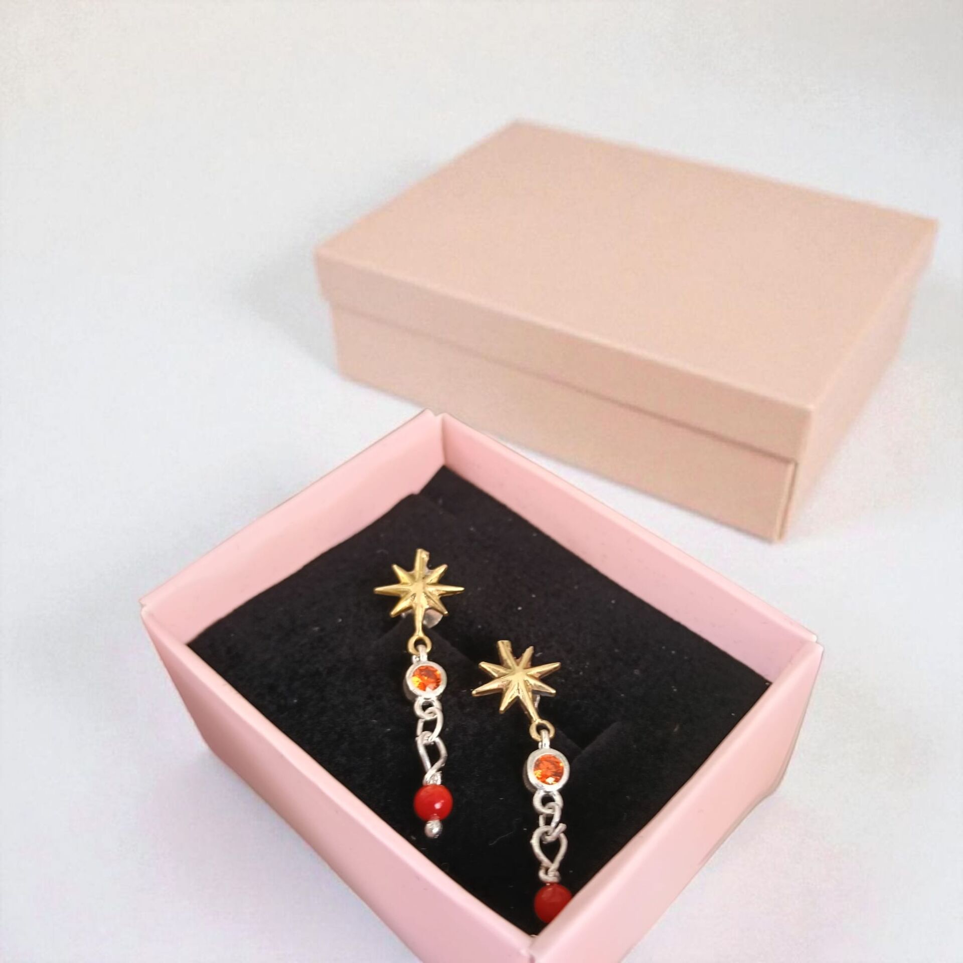 Kırmızı Mercan ve Turuncu Zirkon Taşlı Yıldız El Yapımı Gümüş Küpeler