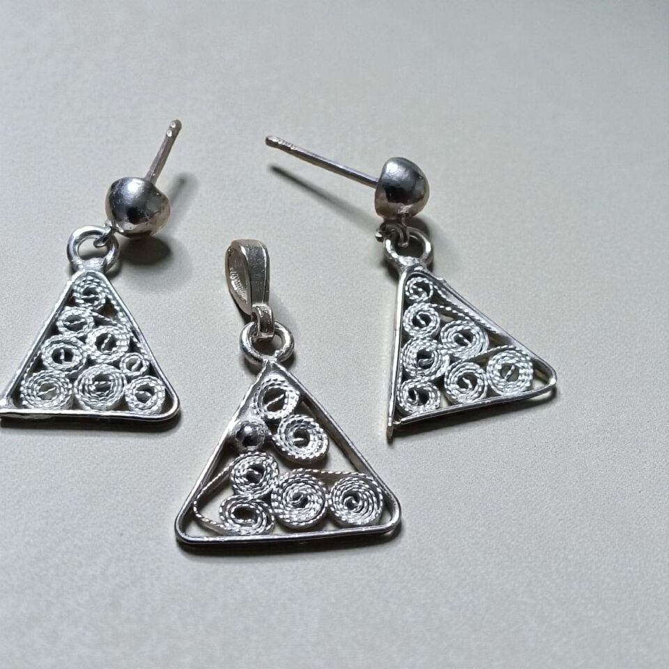 Telkari Gümüş Üçgen El Yapımı Küpeler ve Üçgen Telkari Gümüş Kolye Ucu