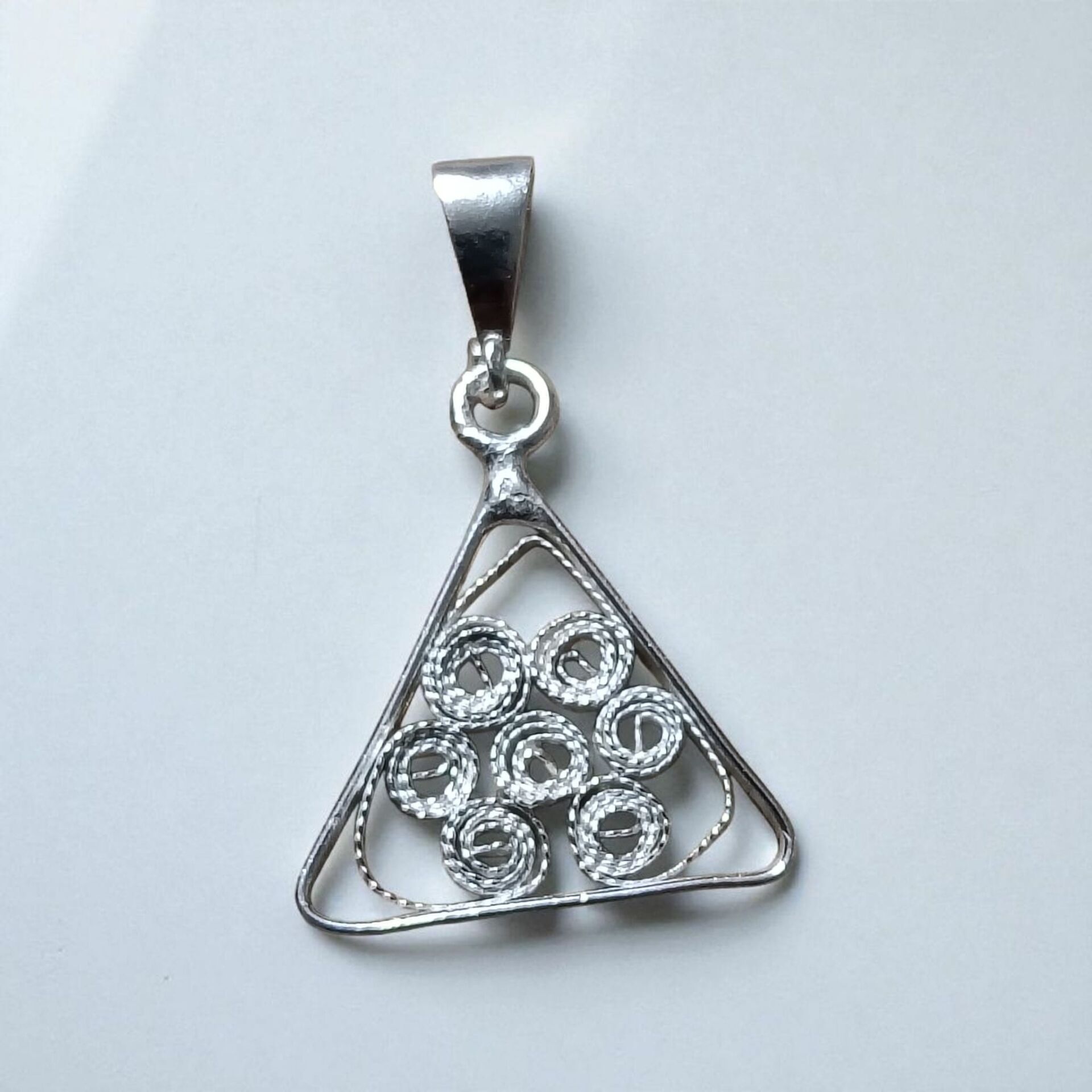 Telkari Üçgen El Yapımı Gümüş Kolye Ucu