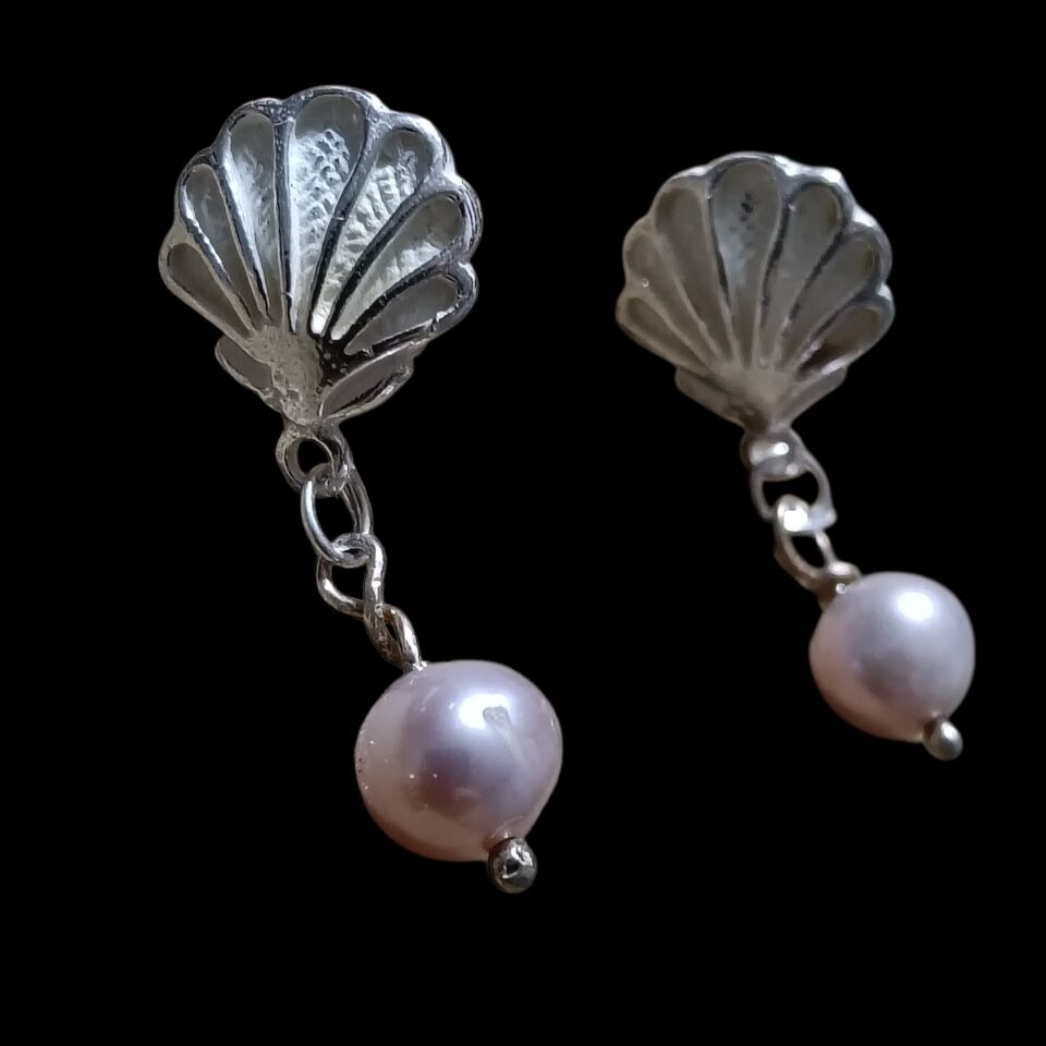 Afrodit Midye Gümüş Tasarımlı Pembe İncili Küpe