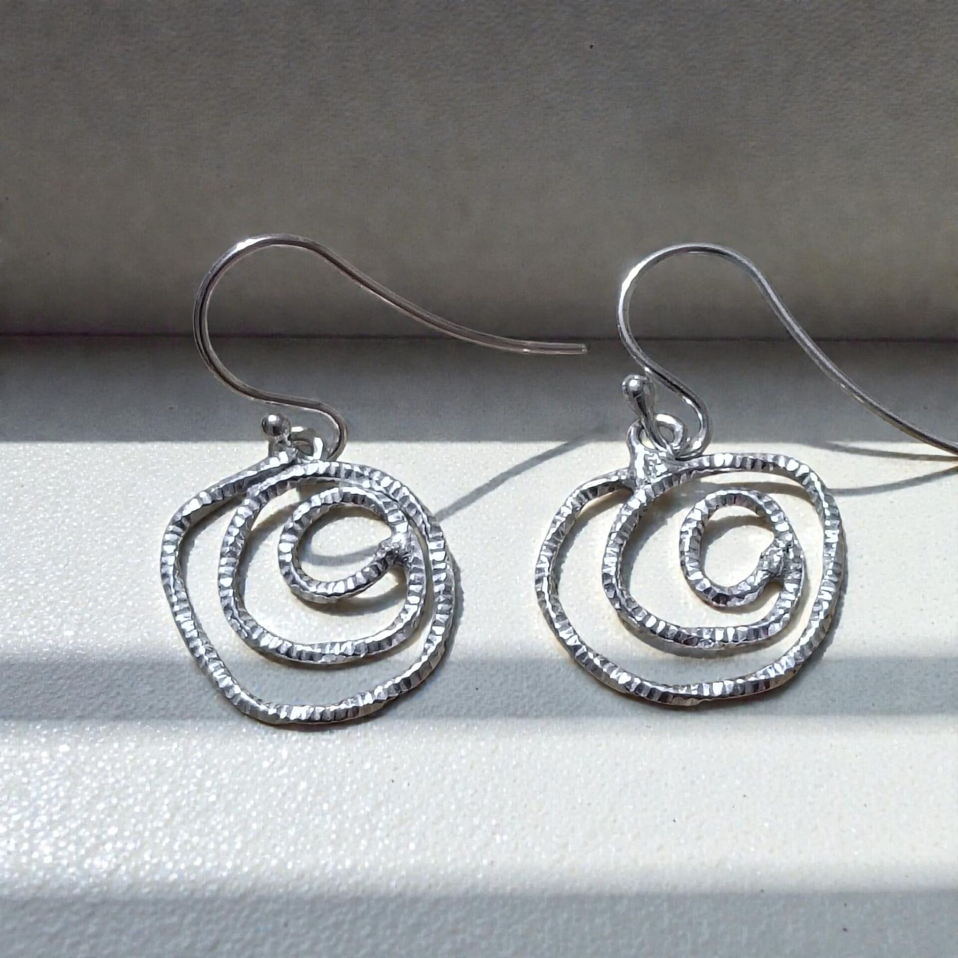 Spiral El Yapımı Gümüş Hayat Döngüsü Küpeler