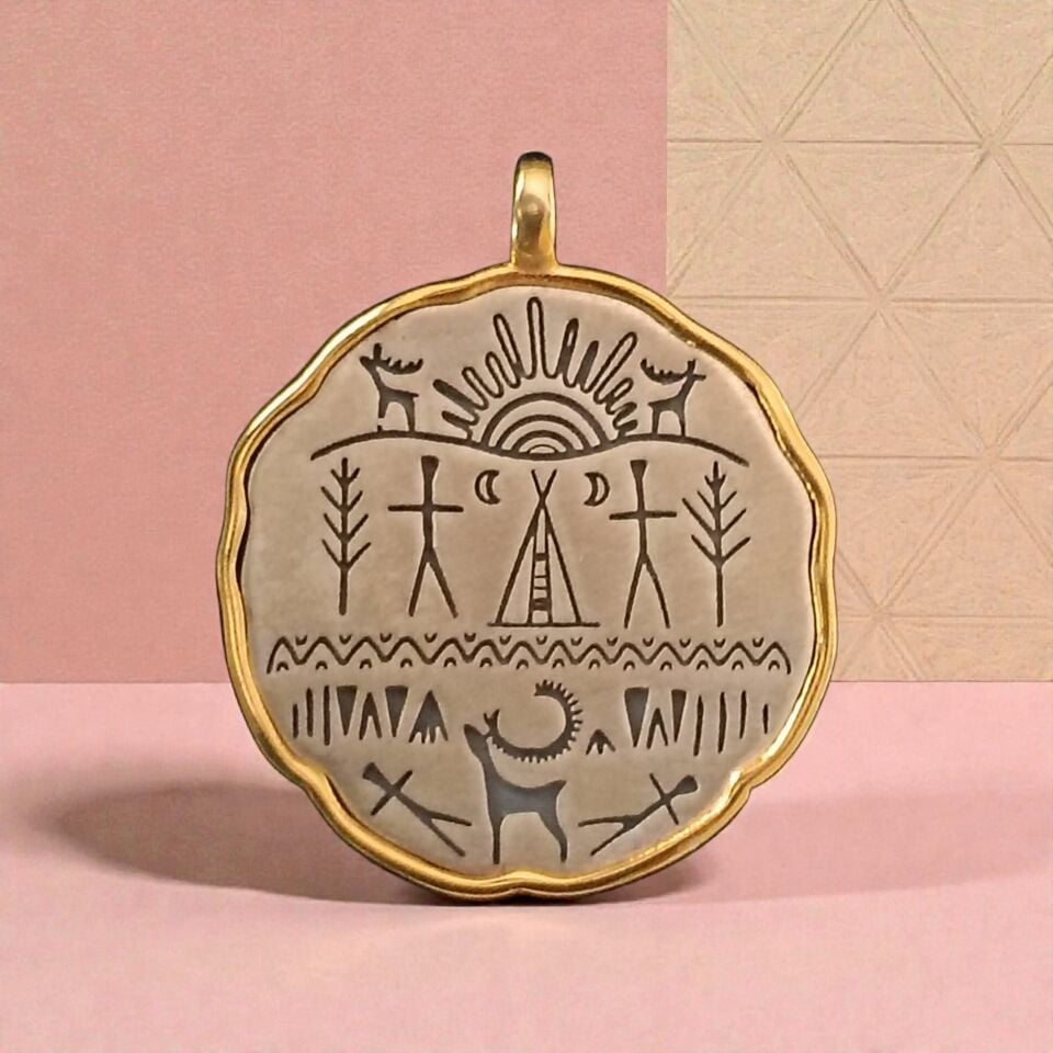 Gümüş ve Altın Kaplama Kam Davulu Desenli Tasarım Kolye