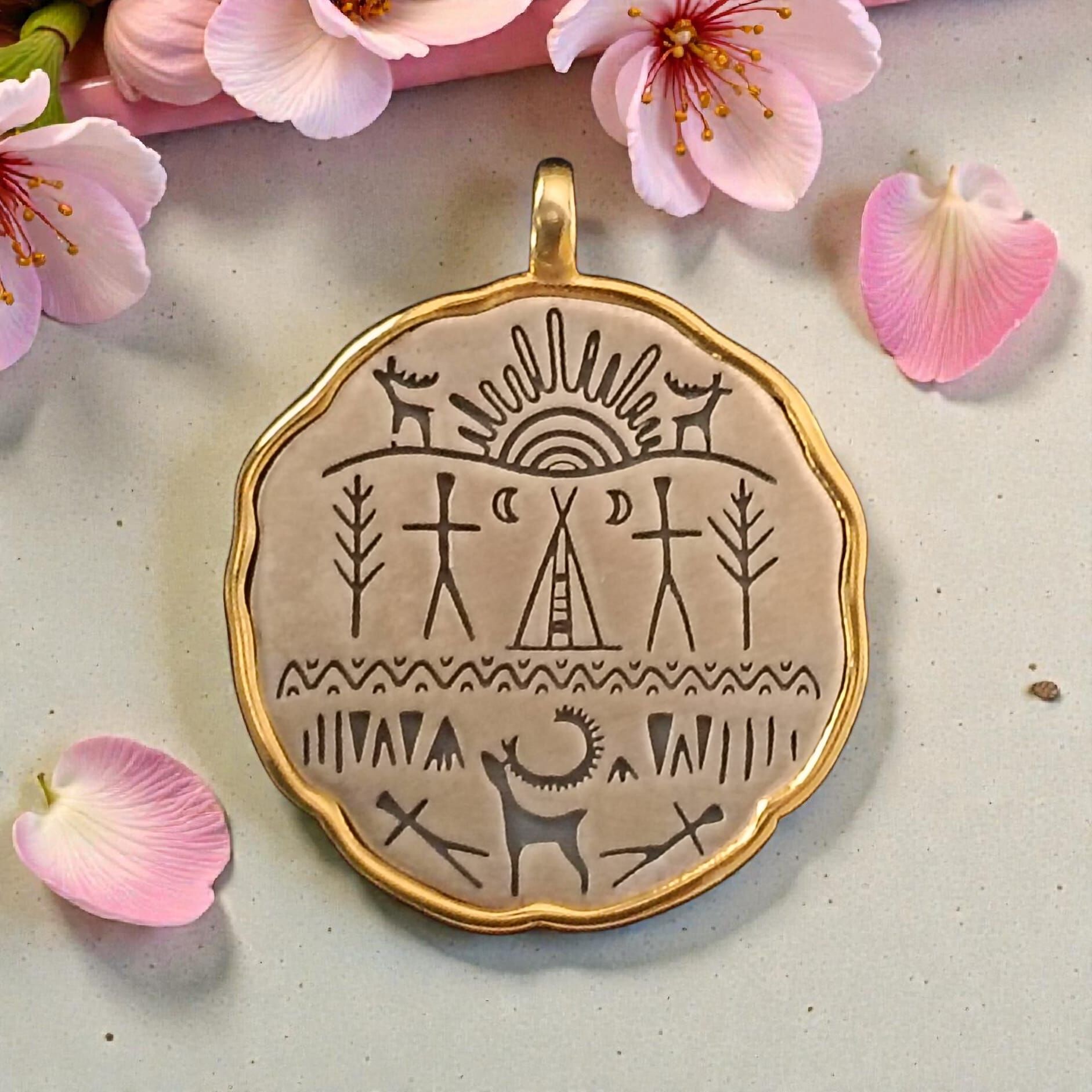 Gümüş ve Altın Kaplama Kam Davulu Desenli Tasarım Kolye