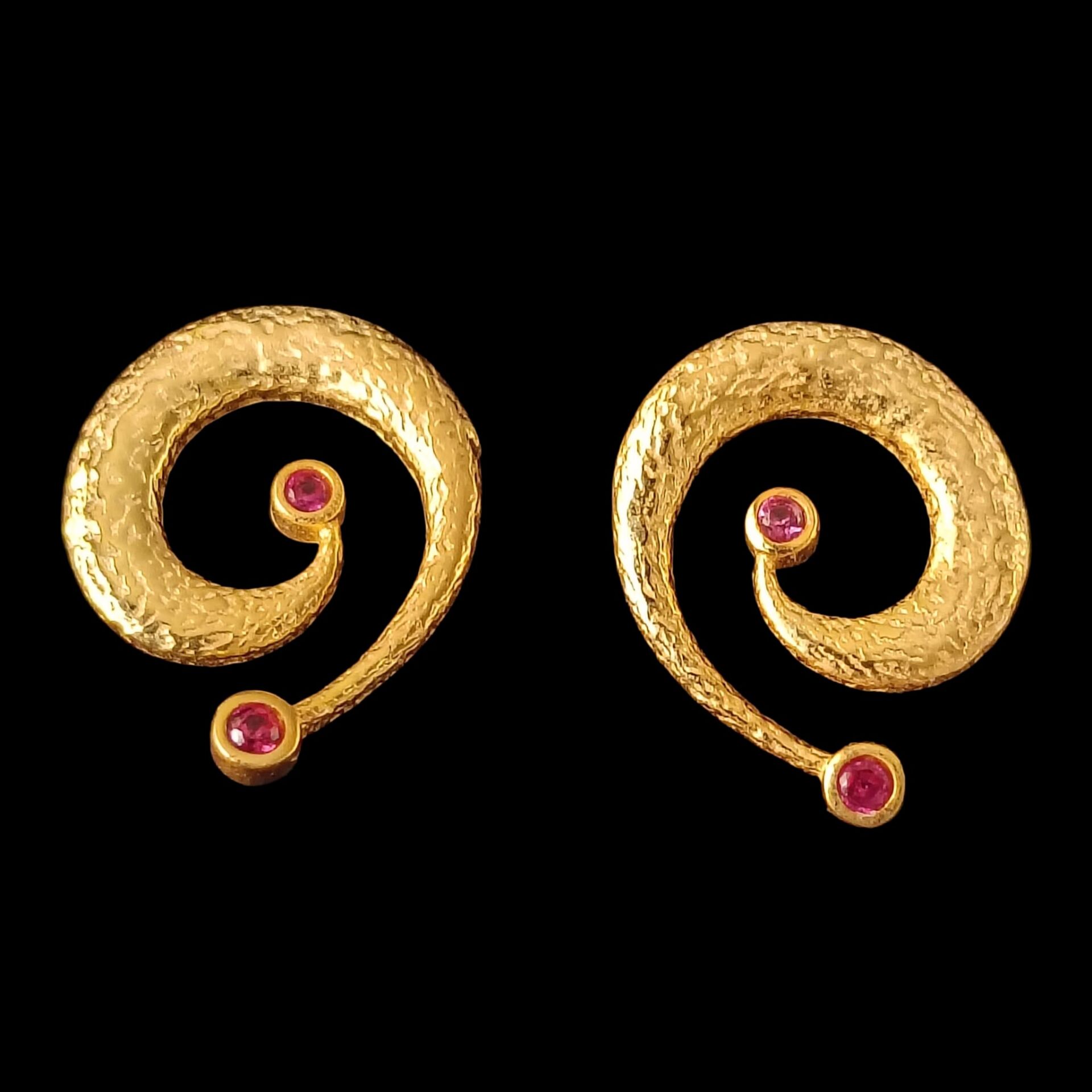 Altın Kaplama 925 Ayar Gümüş Spiral Zirkon Taşlı Küpeler