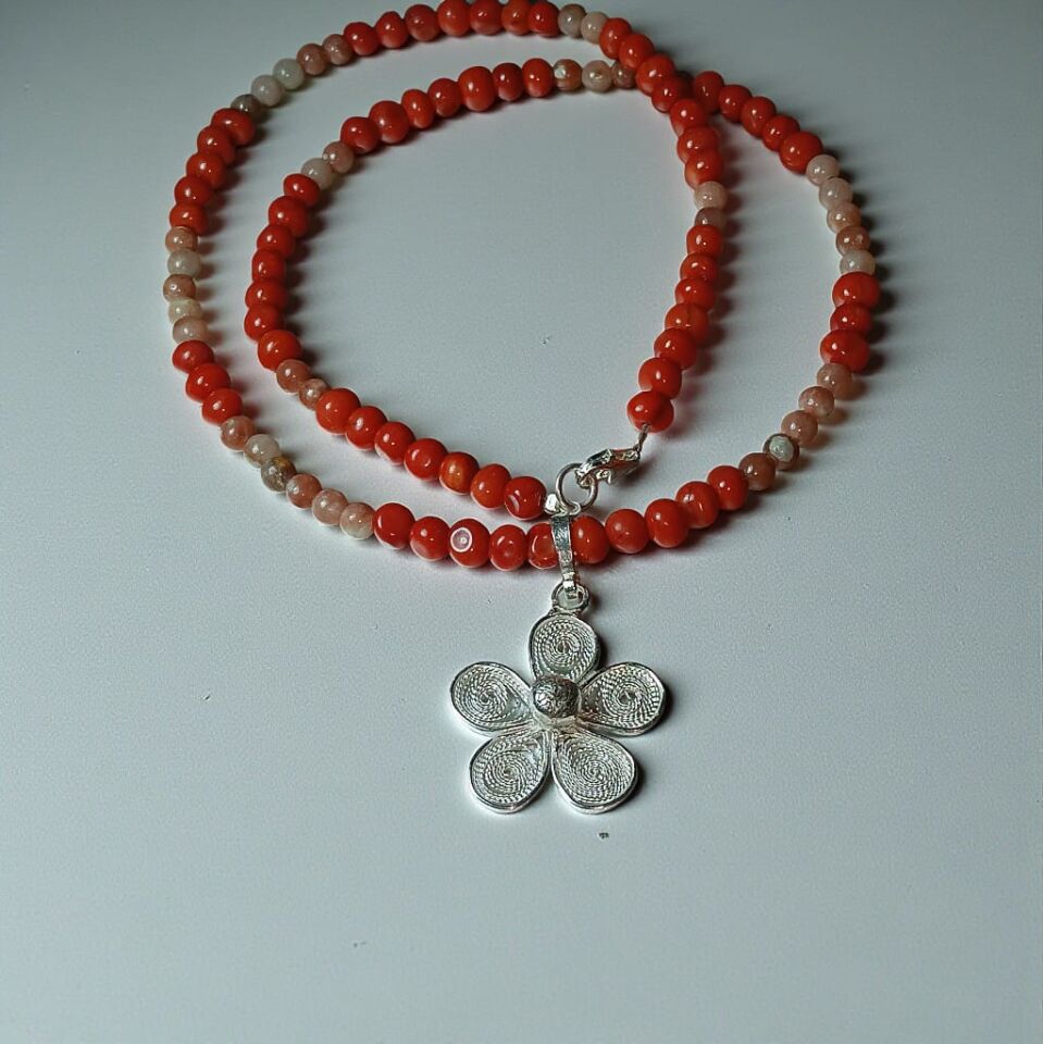 Telkari Gümüş Papatya ve Mercan & Pembe Akik Taşlı Dizi Kolye