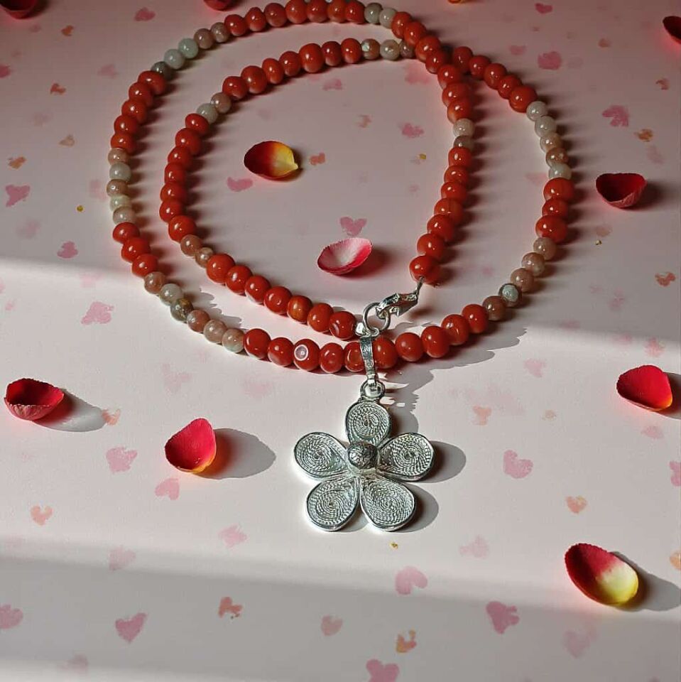 Telkari Gümüş Papatya ve Mercan & Pembe Akik Taşlı Dizi Kolye