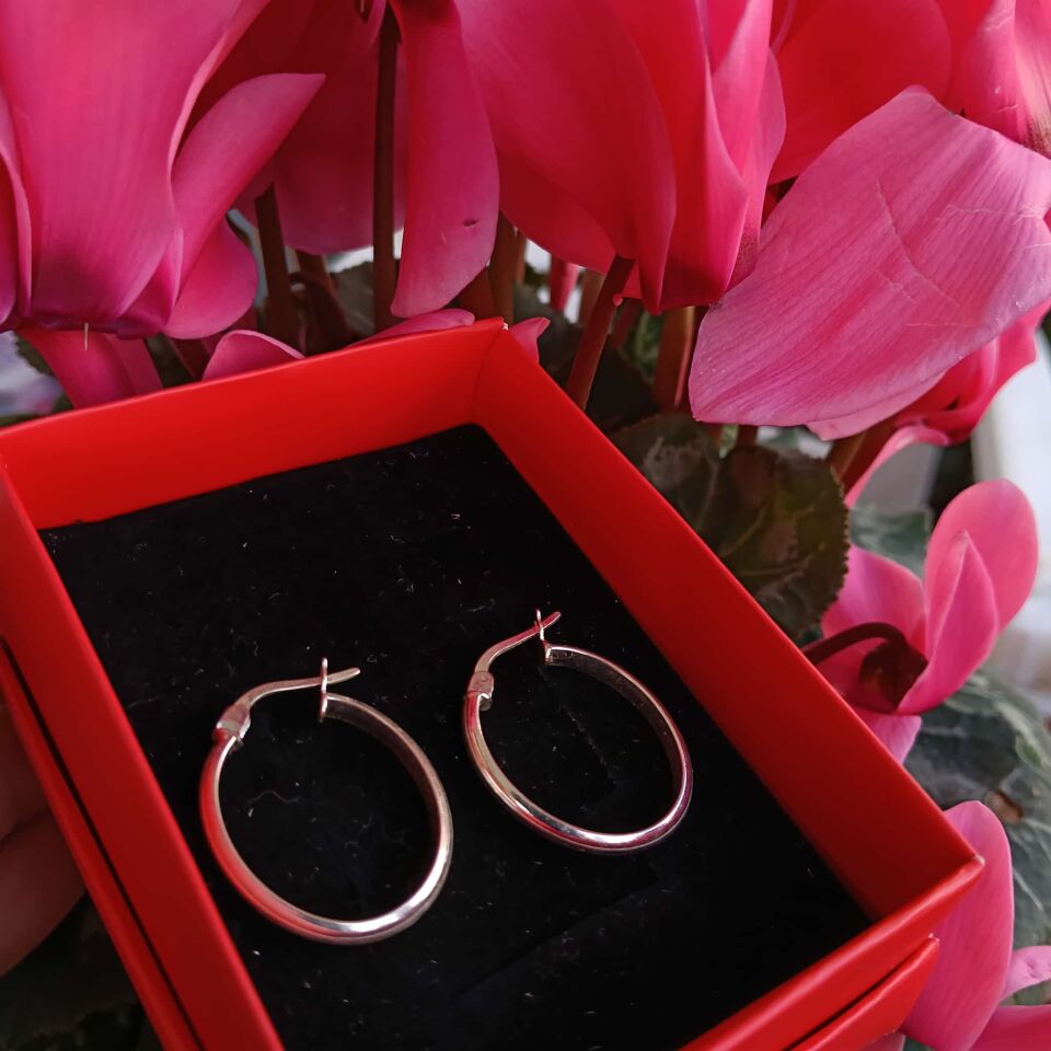 Halka Gümüş Oval Küpeler